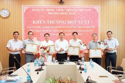 Phường Đồng Xoài khen thưởng đột xuất các cá nhân, tập thể trong chăm sóc sức khỏe nhân dân