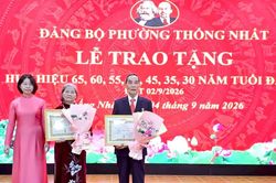 Đảng ủy phường Thống Nhất trao tặng huy hiệu Đảng cho 375 đảng viên
