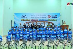 Niềm vui năm học mới của học sinh vùng biên