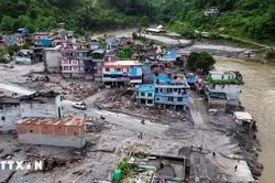 Sau 9 ngày mắc kẹt dưới lòng đất, hai công nhân Nepal được cứu sống