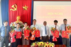 Đảng ủy xã Khánh Vĩnh công bố các quyết định về công tác cán bộ