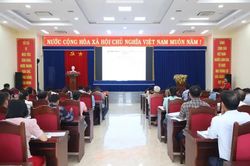 UBND xã Cam Lâm phối hợp tổ chức tập huấn công tác rà soát hộ nghèo, cận nghèo