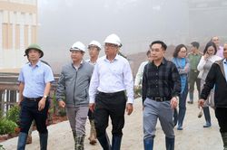 Phó Chủ tịch UBND tỉnh Lâm Đồng Nguyễn Minh kiểm tra trường nội trú xã Quảng Trực