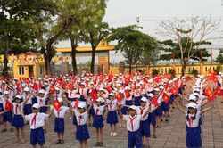 Để tiếng Anh thành ngôn ngữ thứ hai trong trường học