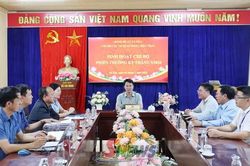 Sử dụng Sổ tay đảng viên điện tử ở vùng cao Tà Xùa