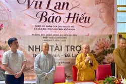 Lâm Đồng: Ban Trị sự Phật giáo tỉnh trao 1.200 phần quà cho học sinh và gia đình khó khăn