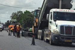 Tăng tốc thảm nhựa 10km mặt đường quốc lộ 61 qua An Giang