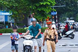 Hà Nội: Ra quân xử lý học sinh vi phạm giao thông, làm rõ trách nhiệm của người giao xe