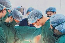 Sản phụ đau bụng, phát hiện vết nứt tử cung dài 3cm