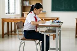 Từ bàn ghế học sinh đến 'đòn bẩy' cho ngành gỗ Việt