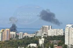 Tàu Nga bốc cháy sau đòn tập kích của Ukraine tại Sochi