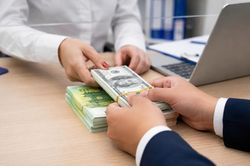 Sáng 4/9: NHNN niêm yết tỷ giá trung tâm ở mức 25.610 đồng