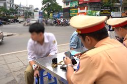 Cao điểm xử phạt vi phạm giao thông: Nhiều phụ huynh và học sinh bất ngờ