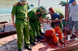 Cảnh sát 113 kịp thời cứu người đàn ông rơi xuống sông Lô tại cầu Vĩnh Phú