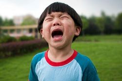 Con cái ngày càng xa cách cha mẹ, hóa ra bắt nguồn từ 4 câu chuyện tưởng chừng vô hại mà cha mẹ kể