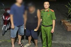Biểu hiện bất thường của người đàn ông đi lại một mình trong đêm, công an vào cuộc hỗ trợ