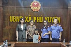 Xã Phú Xuyên: Trao giấy khai sinh cho trẻ em thuộc nhóm dễ bị tổn thương