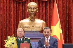 Thăng quân hàm Thượng tướng cho Phó Tổng Tham mưu trưởng Lê Quang Đạo