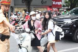 Hà Nội: Ra quân kiểm tra cổng trường, xử lý học sinh, phụ huynh vi phạm giao thông dịp đầu năm học mới