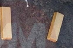 Phát hiện 25,5kg vàng trị giá gần 100 tỷ đồng rơi ra từ vali ở sân bay: Chủ nhân là ai?