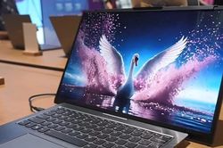 Lenovo trình diễn laptop màn hình cuộn mở rộng sang 2 bên cực ảo diệu