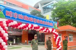 Công an phường Phúc Lợi bảo đảm an toàn ngày khai giảng