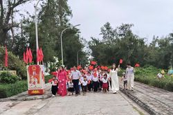 Ấm áp lễ khai giảng nơi đảo tiền tiêu Bạch Long Vĩ