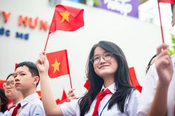 Học sinh Hà Nội rạng rỡ đón chào năm học mới