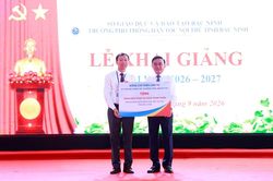 Thường trực Ban Bí thư Trần Cẩm Tú dự Lễ khai giảng tại Bắc Ninh