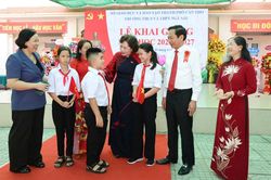 Phó Chủ tịch Quốc hội Nguyễn Thị Hồng dự khai giảng năm học mới ở TP. Cần Thơ