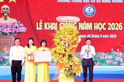 Phó Thủ tướng Nguyễn Văn Thắng chung vui ngày khai giảng với học sinh Đồng Nai