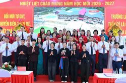 [Ảnh] Thường trực Ban Bí thư Trần Cẩm Tú dự Lễ khai giảng tại Trường phổ thông dân tộc nội trú tỉnh Bắc Ninh