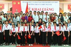 Phó Chủ tịch Quốc hội Nguyễn Thị Hồng dự Lễ khai giảng năm học mới tại Cần Thơ