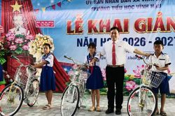 Học sinh vùng sâu, vùng dân tộc Khmer ở Cà Mau nô nức trong ngày khai trường