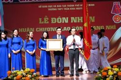 Trường trung học phổ thông Trần Khai Nguyên vinh dự đón nhận Huân chương Lao động hạng Nhì