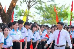 Đồng loạt khai giảng năm học mới tại vùng sông nước Cà Mau