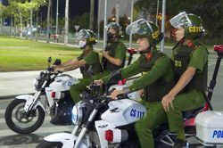Phía sau một kỳ nghỉ lễ bình yên