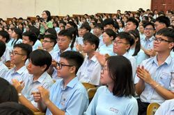 Trường THPT chuyên Lê Quý Đôn hân hoan đón gần 400 học sinh lớp 10 nhập học