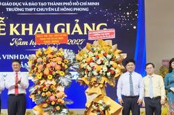 Hơn 2.100 học sinh khai giảng năm học mới dưới mái trường gần 100 năm tuổi