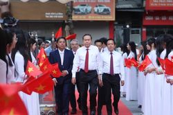 Chủ tịch Quốc hội Trần Thanh Mẫn dự lễ khai giảng tại Hưng Yên