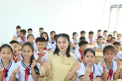 Từ lớp học ở bản làng xa hân hoan về ngôi trường mới