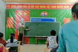 Dạy chữ, tạo niềm tin giữa đại ngàn Tây Côn Lĩnh