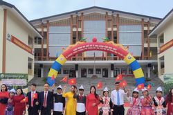 Không khí rộn ràng trước giờ khai giảng năm học mới ở biên giới Lào Cai