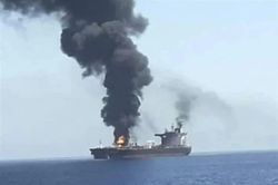 Tàu chở dầu Iran bị tên lửa Mỹ bắn trúng gần đảo Kharg