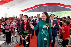 Phó Chủ tịch nước Võ Thị Ánh Xuân dự khai giảng năm học mới tại Chiềng Sơn