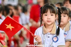 Khai giảng ở xã đảo duy nhất Hà Nội, học sinh không còn phải qua sông đến trường