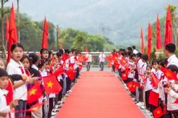 Niềm vui nơi ngôi trường mới giữa núi rừng Phong Thổ