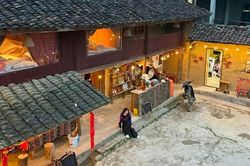 Đóng cửa hàng ở Hà Nội, cô gái chi tiền tỷ lên núi cải tạo nhà cổ thành homestay