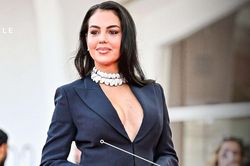 Vợ người mẫu của cầu thủ Ronaldo dát kim cương 1.400 tỷ lên thảm đỏ