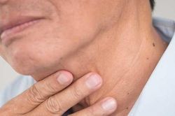 Chờ lịch khám khàn tiếng quá lâu, nam Việt kiều về nước mới phát hiện bị ung thư